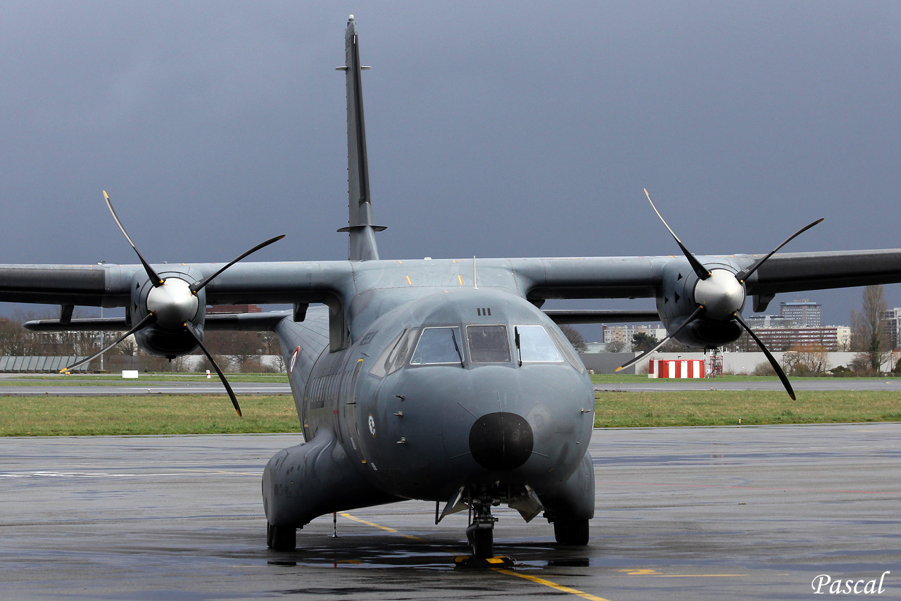 Casa CN-235 Armée de l'Air 62-II + Divers le 25.02.14 Ie-10-copie-4422c62